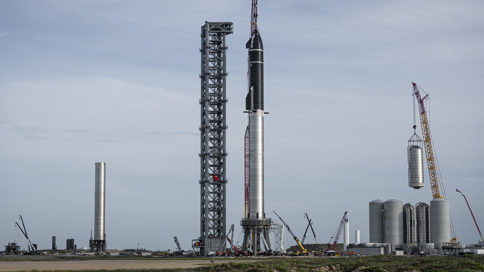 Første test-oppskyting av Super Heavy/Starship*